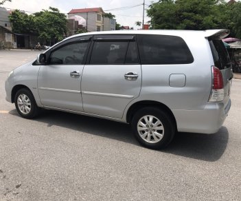 Toyota Innova G 2011 - Cần bán Toyota Innova G năm 2011, màu bạc. Xe thuộc loại xuất sắc