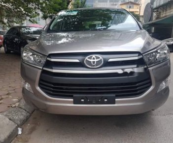 Toyota Innova  2.0E  2018 - Bán Toyota Innova 2.0E 2018, màu xám số sàn