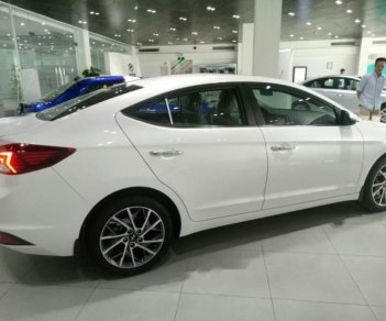 Hyundai Elantra   2.0AT  2019 - Bán Hyundai Elantra 2.0AT năm 2019, màu trắng, giá tốt