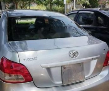 Toyota Vios E 2010 - Cần bán Toyota Vios E sản xuất năm 2010, màu bạc số sàn