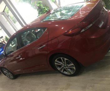 Hyundai Elantra 2.0 AT 2018 - Bán ô tô Hyundai Elantra đời 2018 màu đỏ, 655 triệu