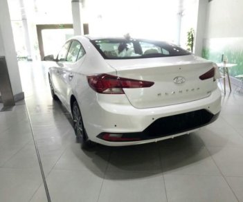 Hyundai Elantra   2.0AT  2019 - Bán Hyundai Elantra 2.0AT năm 2019, màu trắng, giá tốt