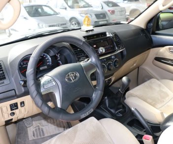 Toyota Fortuner G 2.5MT 2016 - Bán xe Toyota Fortuner G2.5MT đời 2016, màu bạc giá cạnh tranh