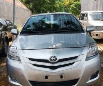 Toyota Vios E 2010 - Cần bán Toyota Vios E sản xuất năm 2010, màu bạc số sàn