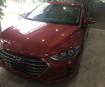 Hyundai Elantra 2.0 AT 2018 - Bán ô tô Hyundai Elantra đời 2018 màu đỏ, 655 triệu