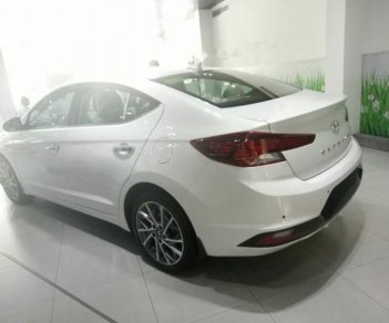 Hyundai Elantra   2.0AT  2019 - Bán Hyundai Elantra 2.0AT năm 2019, màu trắng, giá tốt