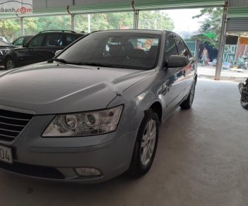 Hyundai Sonata 2.0 AT 2010 - Cần bán lại xe Hyundai Sonata 2.0 AT năm sản xuất 2010, màu bạc 