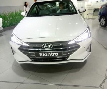 Hyundai Elantra   2.0AT  2019 - Bán Hyundai Elantra 2.0AT năm 2019, màu trắng, giá tốt