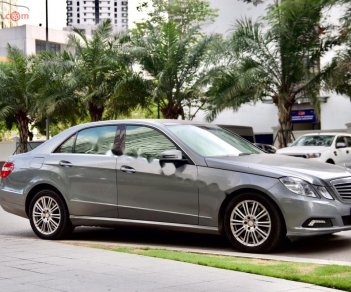 Mercedes-Benz E class E300 2010 - Cần bán xe Mercedes E300 sản xuất 2010, màu bạc