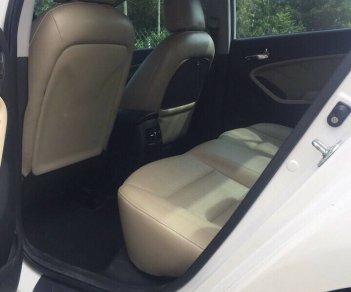 Kia Cerato AT 2016 - Cần bán xe Kia Cerato 2016 số tự động màu trắng