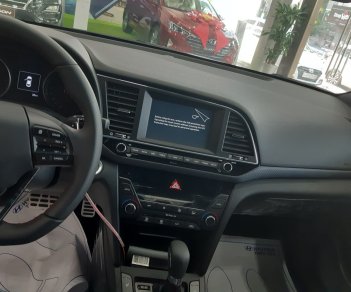 Hyundai Elantra 1.6 AT Sport Turbo 2019 - Hyundai Elantra 1.6 AT Sport Turbo, trắng, giao ngay, hỗ trợ vay ngân hàng, LH: 0903106566