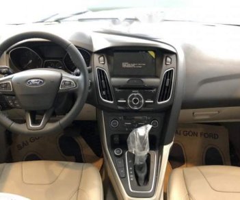 Ford Focus Titanium 2019 - Bán Ford Focus Titanium 2019, màu đỏ, giá chỉ 725 triệu