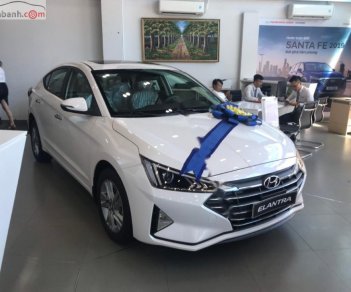 Hyundai Elantra 1.6 AT 2019 - Bán ô tô Hyundai Elantra 1.6 AT đời 2019, màu trắng, giá tốt