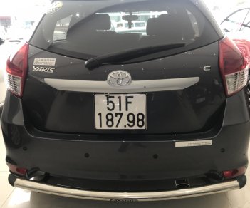 Toyota Yaris 2015 - Bán Toyota Yaris 1.3E 2015, màu xám