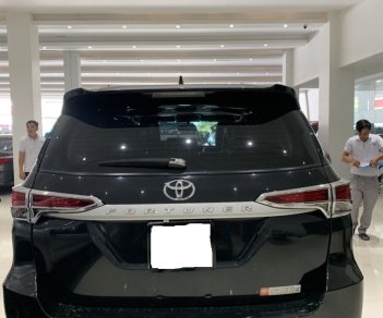 Toyota Fortuner 2.4 4x2MT 2017 - Cần bán Toyota Fortuner 2.4 4x2MT đời 2017, số sàn, xe nhập Indo