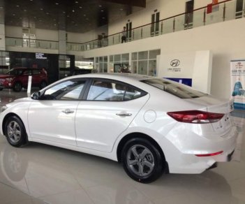 Hyundai Elantra 1.6MT 2019 - Bán xe Hyundai Elantra 1.6MT đời 2019, màu trắng
