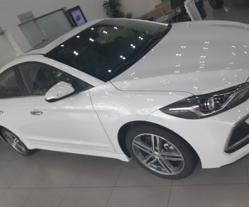 Hyundai Elantra 1.6 AT Sport Turbo 2019 - Hyundai Elantra 1.6 AT Sport Turbo, trắng, giao ngay, hỗ trợ vay ngân hàng, LH: 0903106566