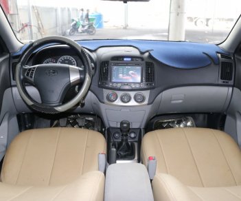 Hyundai Avante 1.6MT 2016 - Bán xe Hyundai Avante 1.6MT đời 2016, màu trắng