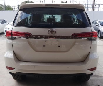 Toyota Fortuner 2.4AT 2019 - Bán xe Toyota Fortuner máy dầu tự động 1 cầu, mới 100% giao ngay đủ màu