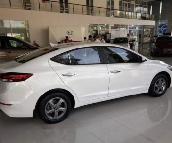 Hyundai Elantra 1.6MT 2019 - Bán xe Hyundai Elantra 1.6MT đời 2019, màu trắng
