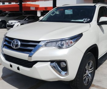 Toyota Fortuner 2.4AT 2019 - Bán xe Toyota Fortuner máy dầu tự động 1 cầu, mới 100% giao ngay đủ màu