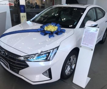 Hyundai Elantra 1.6 AT 2019 - Bán ô tô Hyundai Elantra 1.6 AT đời 2019, màu trắng, giá tốt