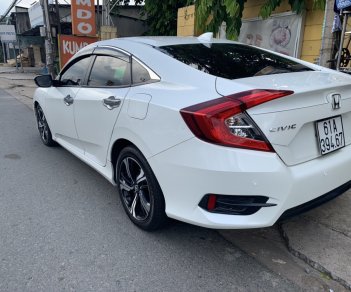 Honda Civic 1.5L 2018 - Bán xe Honda Civic 1.5L đời 2018, đã độ đồ thêm 100tr, nhập khẩu nguyên chiếc, bán lại 845 triệu