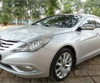 Hyundai Sonata   	2.0 AT  2010 - Bán ô tô Hyundai Sonata 2.0 AT năm sản xuất 2010, màu bạc, giá 530tr