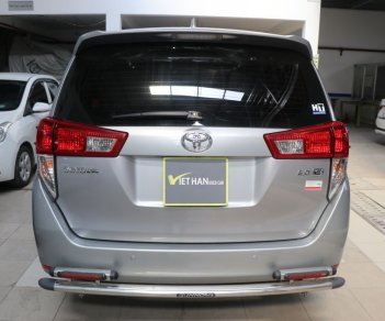 Toyota Innova E 2.0MT 2017 - Bán Toyota Innova E 2.0MT 2017, màu bạc