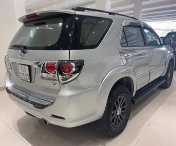 Toyota Fortuner v 2016 - Cần bán xe Toyota Fortuner v năm sản xuất 2016, màu bạc giá cạnh tranh