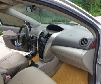 Toyota Vios    E   2013 - Bán Toyota Vios E sản xuất 2013, màu bạc, thân vỏ nội thất còn đẹp