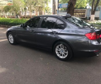 BMW 3 Series  320i 2013 - Gia đình cần bán BMW 320i, xe còn rất đẹp