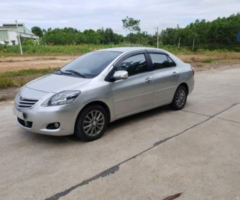 Toyota Vios    E   2013 - Bán Toyota Vios E sản xuất 2013, màu bạc, thân vỏ nội thất còn đẹp