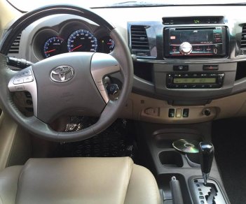 Toyota Fortuner V 2014 - Cần bán xe Toyota Fortuner 2014 máy xăng, số tự động, màu bạc