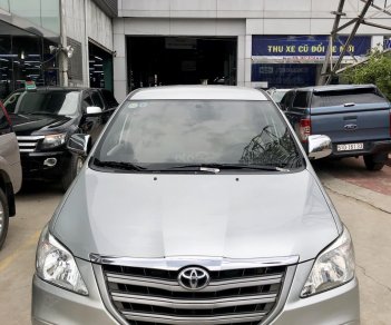 Toyota Innova 2.0E MT 2014 - Bán xe Toyota Innova 2.0E MT 2014, xe bán tại hãng có hỗ trợ góp