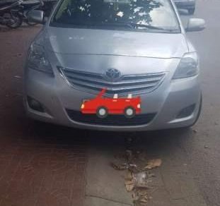 Toyota Vios E 2010 - Bán Toyota Vios E đời 2010, màu bạc, xe đẹp