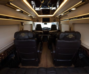 Ford Transit Luxury 2019 - Ford Transit độ Limousine 10 chỗ đẳng cấp giá cực kỳ ưu đãi khi gọi ngay hotline: 0933 068 739