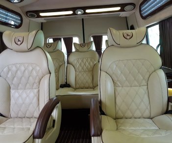 Ford Transit 2014 - Cần bán lại xe Ford Transit Dcar Limousine năm 2014, màu trắng như mới, giá chỉ 710 triệu