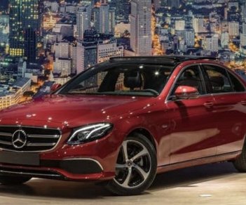 Mercedes-Benz E class   2019 - Cần bán Mercedes sản xuất 2019, màu đỏ