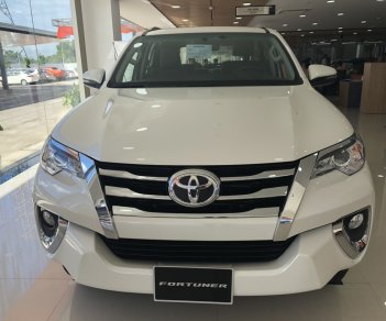 Toyota Fortuner 2019 - Bán Toyota Fortuner 2.4G số tự động, máy dầu, màu trắng ngọc trai, vay 85%, trả 250tr nhận ngay xe