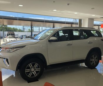 Toyota Fortuner 2019 - Bán Toyota Fortuner 2.4G số tự động, máy dầu, màu trắng ngọc trai, vay 85%, trả 250tr nhận ngay xe