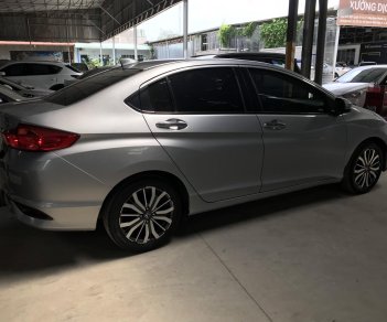 Honda City TOP 1.5CVT 2018 - Bán Honda City TOP 1.5AT màu bạc, số tự động sản xuất 2018, biển Sài Gòn xe đẹp