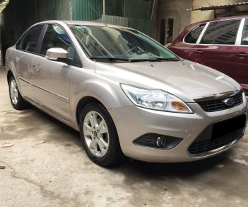 Ford Focus 2012 - Bán Ford Focus 2012 tự động, bản 2.0 màu ghi vàng, xe rất đẹp