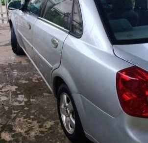 Daewoo Lacetti   2004 - Bán chiếc xe Daewoo Lacetti 2004, xe gia đình, nội thất đẹp, máy lạnh lạnh teo