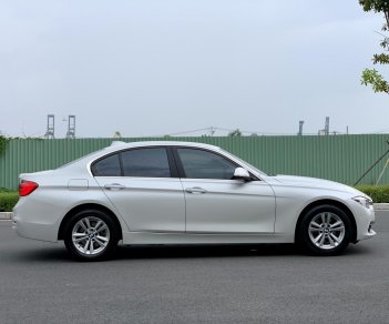 BMW 3 Series 320i 2016 - Bán BMW 320i LCI màu trắng/kem model 2017