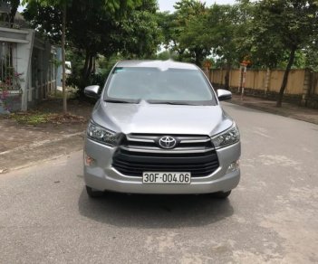 Toyota Innova 2.0E  2018 - Bán xe Toyota Innova 2.0E 2018, số sàn, màu ghi bạc, màu này rất sang trọng và đẹp