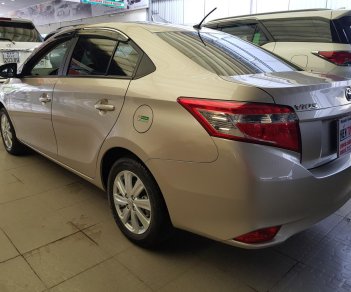 Toyota Vios 1.5E 2017 - Bán Toyota Vios 1.5E đời 2017, màu vàng cát