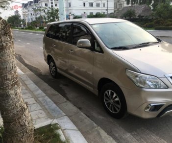 Toyota Innova 2.0E 2015 - Bán xe Toyota Innova 2.0E đời 2015, màu vàng