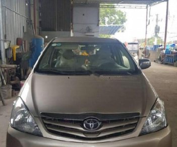 Toyota Innova G SR 2010 - Bán Toyota Innova G SR đời 2010, xe gia đình, màu vàng cát