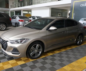 Hyundai Elantra Sport Turbo 1.6AT 2018 - Bán ô tô Hyundai Elantra Sport Turbo 1.6AT năm sản xuất 2018, màu vàng